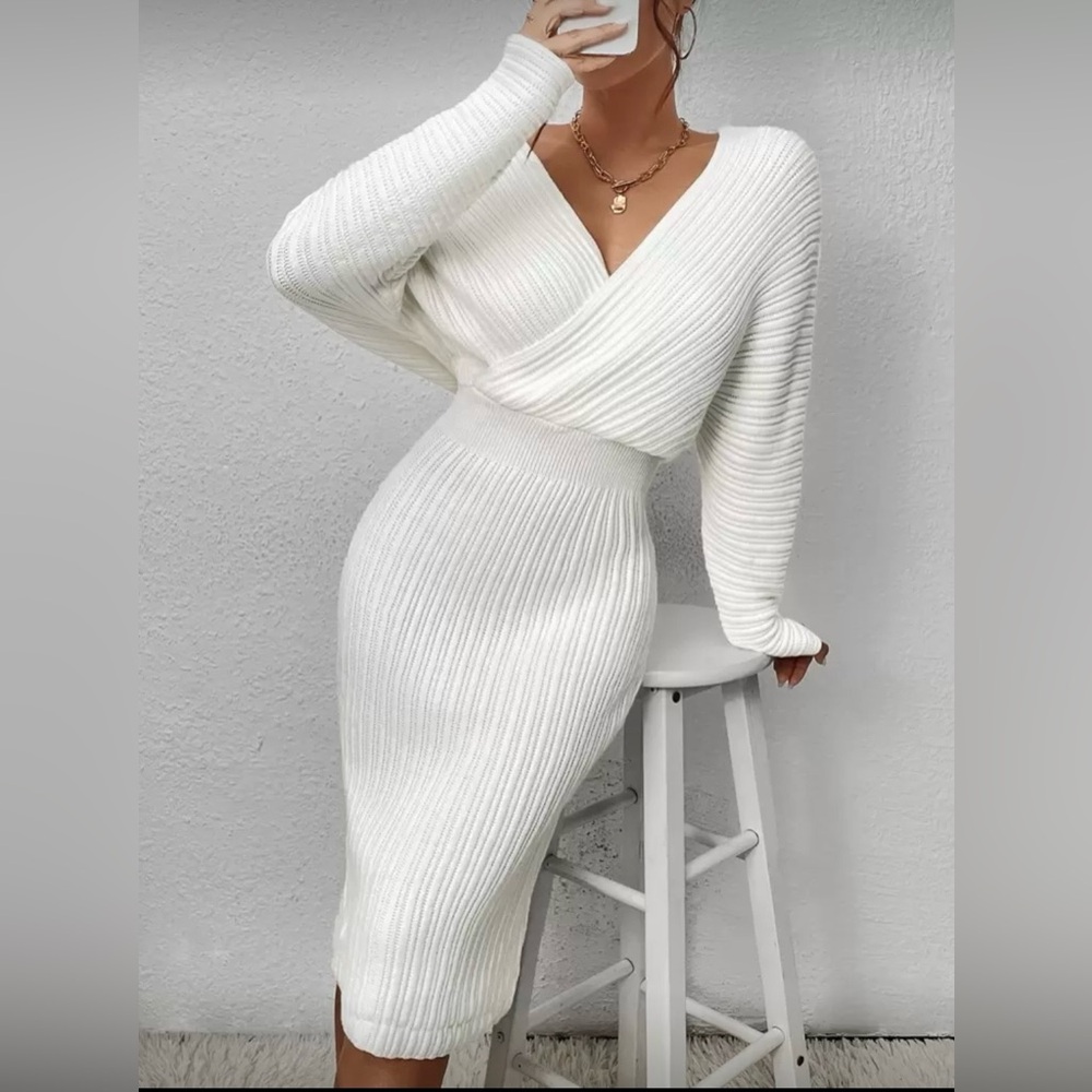 Elegant White Ribbed Knit Dress